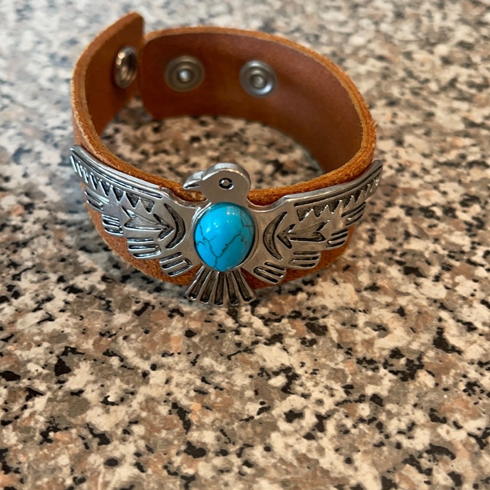 Leather bracelet with turquoise stone.